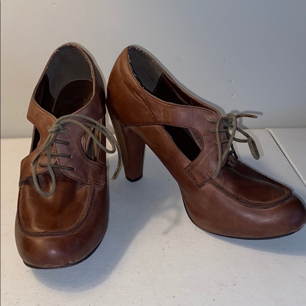 Envy heeled shoe